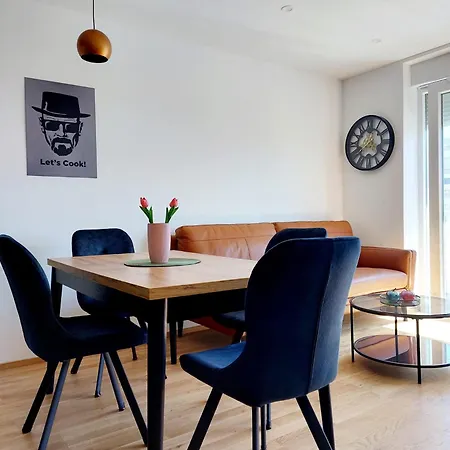 Modern 2 King Size Bed, Sea View, Walk To Beach And Center *