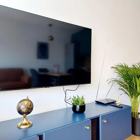 Modern 2 King Size Bed, Sea View, Walk To Beach And Center דירה *