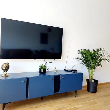 Sea View, 2 King Size Bed, Walk To And Center Apartment